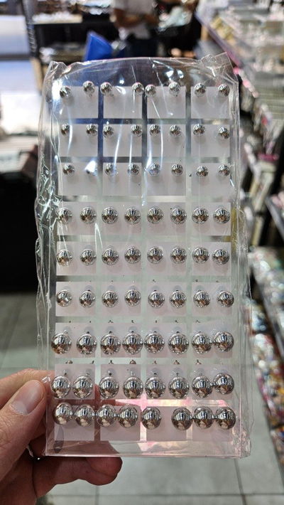 AROS PERLA CON EXHIBIDOR X 36 TAMAÑO SURTIDO PLATEADO X CARD