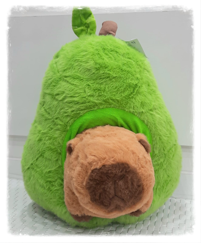 PELUCHE CAPYBARA CON PALTA 