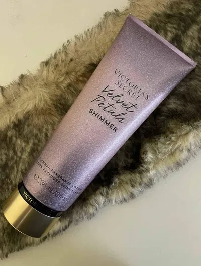 CREMA CORPORAL VICTORIA´S SECRET VELVET PETALS SHIMMER