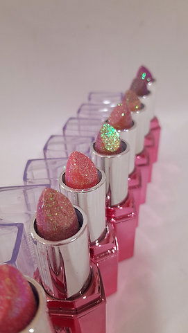 LABIAL CON BRILLOS  EFECTO SUPER BRILLANTE  8 VARIEDADES DE COLOR  GLOWY LIPS