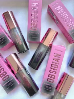 OBSIDIAN GLOSSY LIPS 