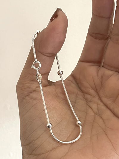 Pulsera cola de ratón con 4 bolitas 