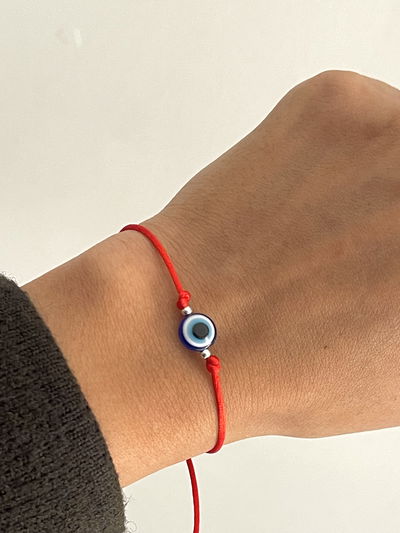 Pulsera de hilo rojo simple con ojo turco azul 