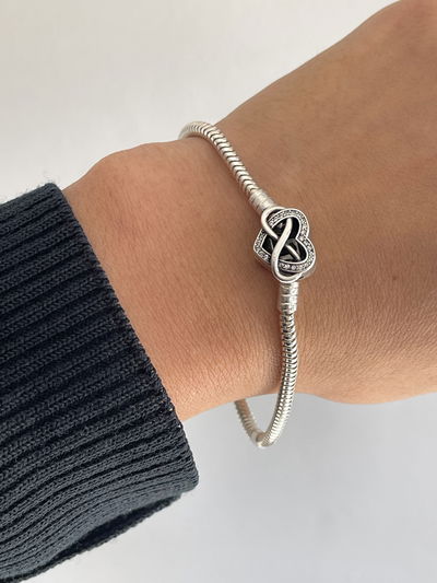 Pulsera estilo pando con cierre corazón infinito 