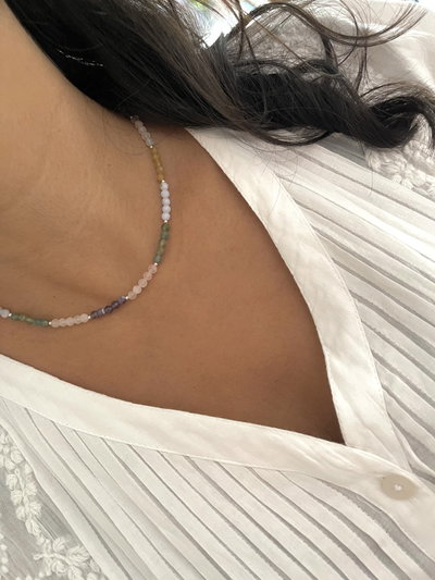 Collar de piedras naturales