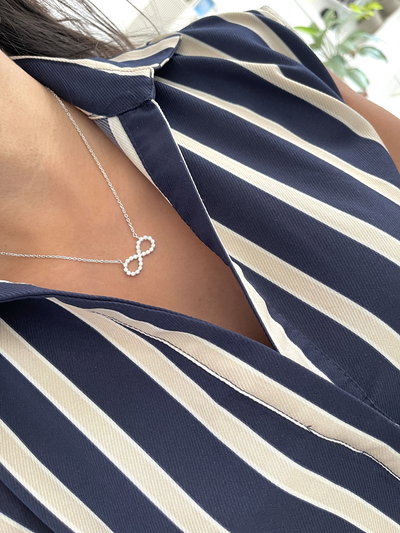 Conjunto infinito grande con zirconias pequeñas redondas