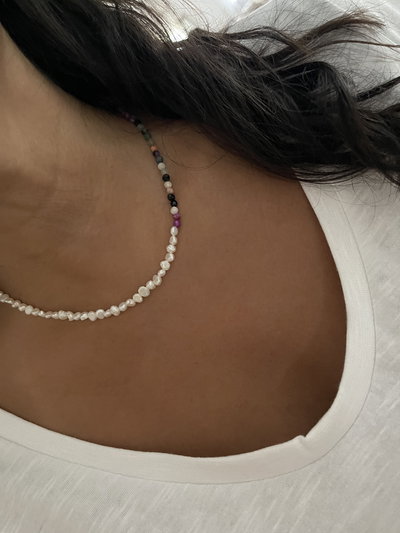 Collar Gaia de  perlas  y bolitas naturales 