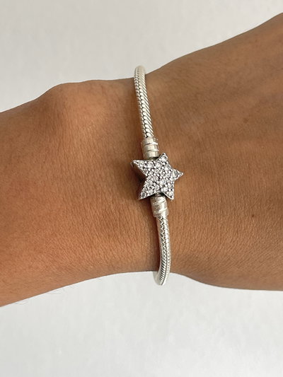 Pulsera semi rígida con cierre de estrella con micropave de 17 cm