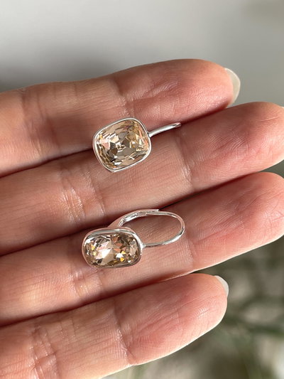 Argollas brisuras cristal cuadrados zirconias naranja suave .