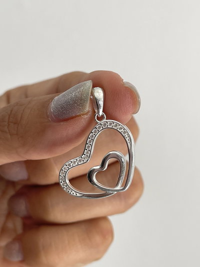 Dije corazón con otro enlazado más pequeño por dentro