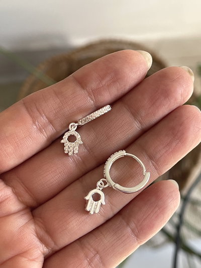 Argollas Huggies colgantes manos de Fátima