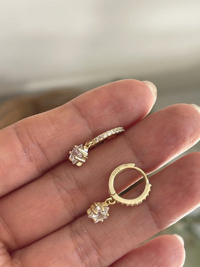 Aros argollas Huggies colgantes con micropave