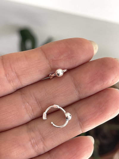 argolla Huggies minis con bolita pequeña