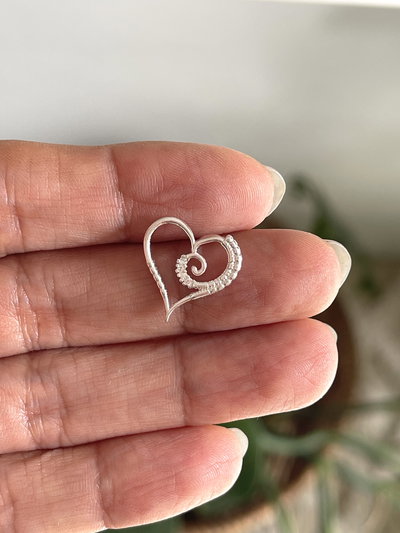 Dije corazón calado