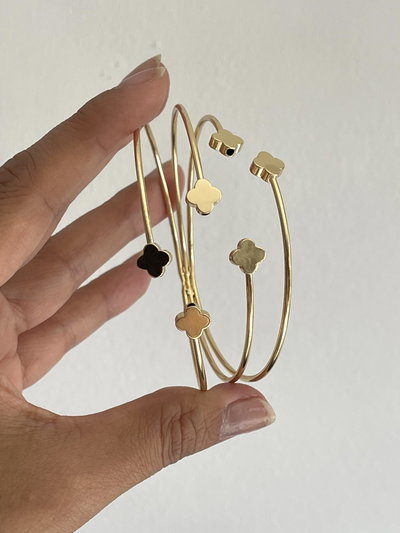 Pulsera esclava con diseños de trébol 