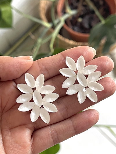 Aros pasantes gemas blancos opacos