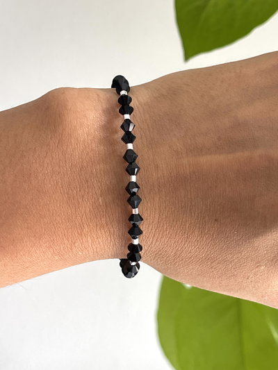 Pulsera de cristales negros opacos de sw y tubos lisos de 2 mm