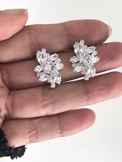 Aros de fiesta en forma de flor con cristales 