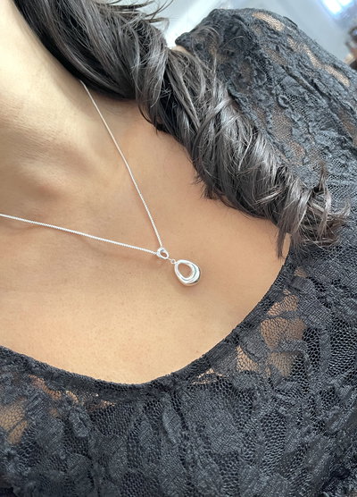 Collar colgante gota 