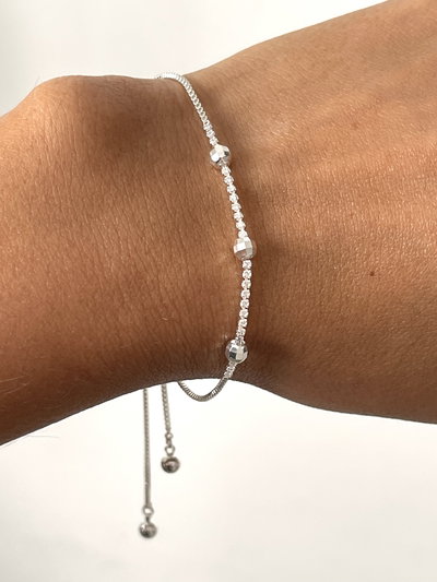 Pulsera ajustable con micropiedras y bolitas