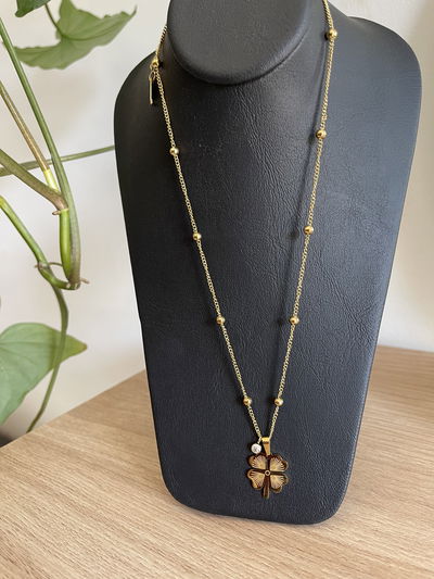 Collar simple con dije de trébol y cubic Linea waterproof 
