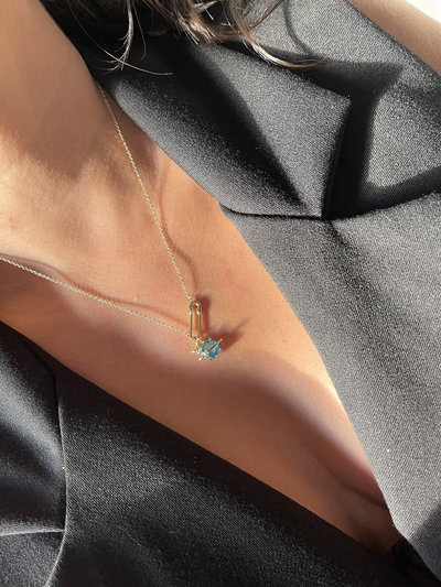 Collar Saturno con cristal celeste 