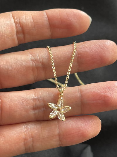 Collar dije flor pétalos finos 