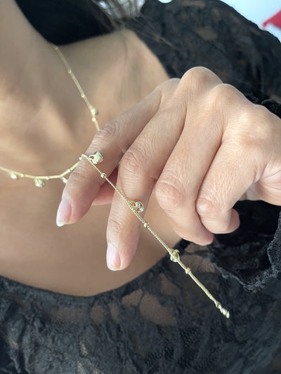 Collar corbatero de corazones 