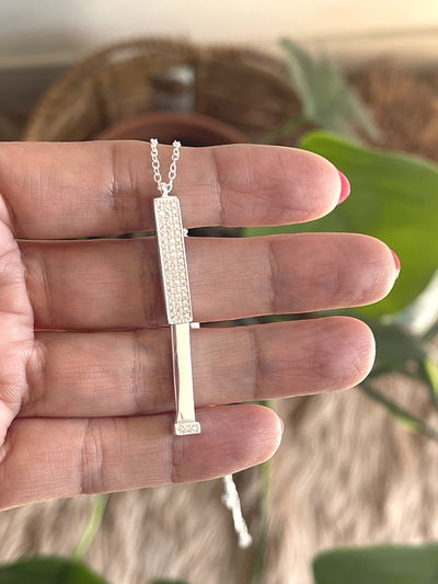 Conjunto  Madelyn (dije barrita con micropave . )