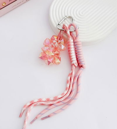 Bag Charms llavero racimo de cubos tornasol rosa y cordones al tono 