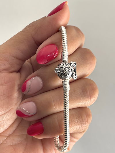 Pulsera estilo pando cierre carruaje . 