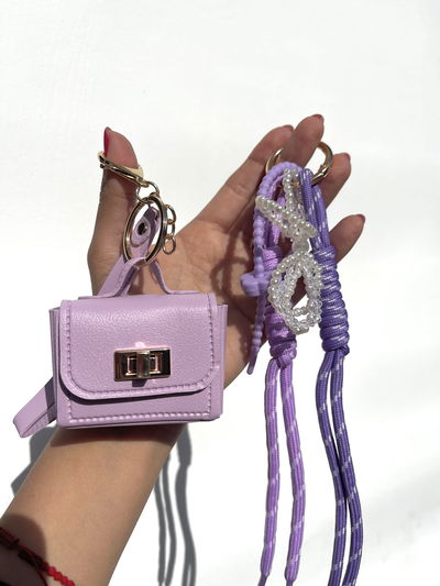 Bag Charms cartera Lola con moño COQUETTE de perlas y cordones al tono 