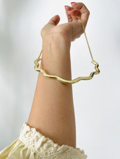 Choker rígido con cadenas . 