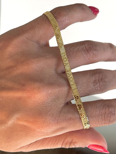 Pulsera plana love you y 3 corazones .