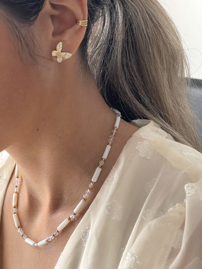 Collar KAITOO (tubitos anacarados cristal transparentes y bolitas ) 