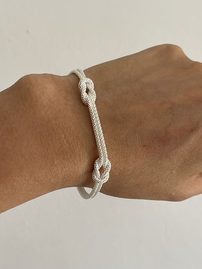 Pulsera cadena canasta  con dos nudos 