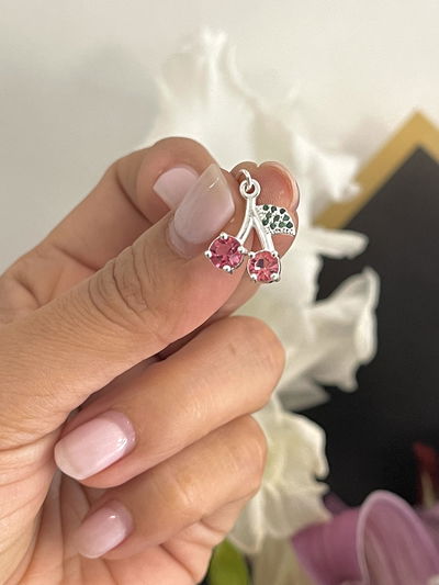 Dije cereza con zirconias ( rosa claro  ) 