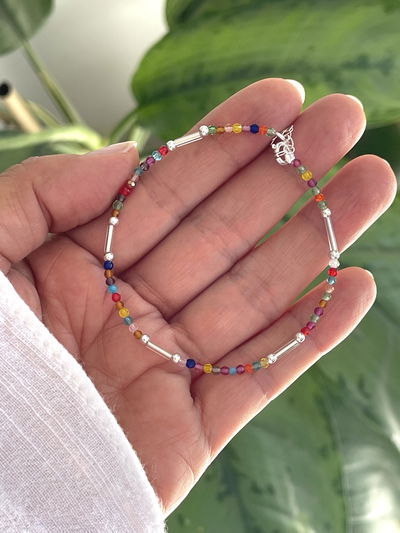 Pulsera de cristales con bolitas y tubos cilíndricos 