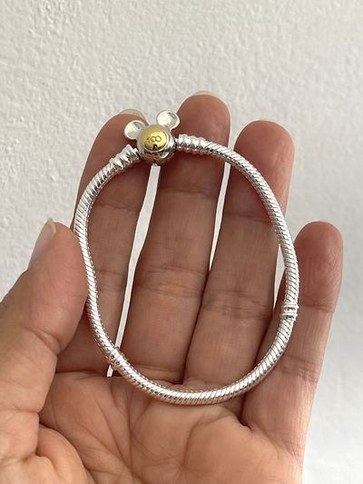Pulsera semirrígida con cierre mickey mouse 
