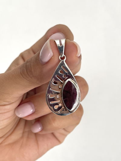 Dije en forma de gota con piedra amatista Plata 950
