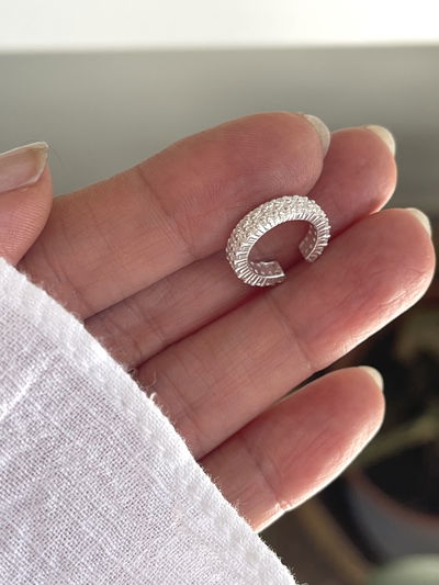 Ear cuff a presión con micropave 