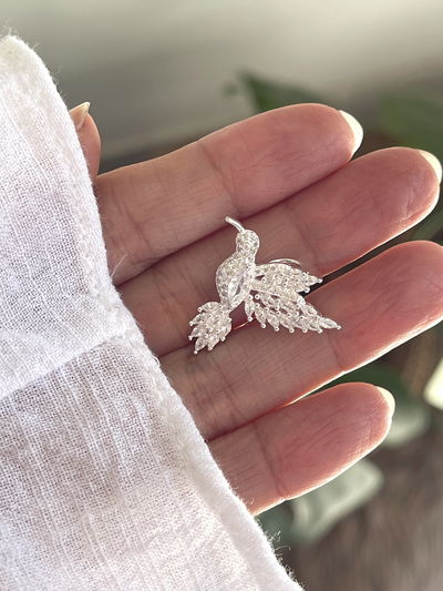 Dije colibrí con micropiedras 