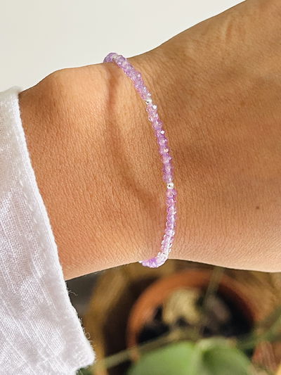 Pulsera de micro cristales lila 