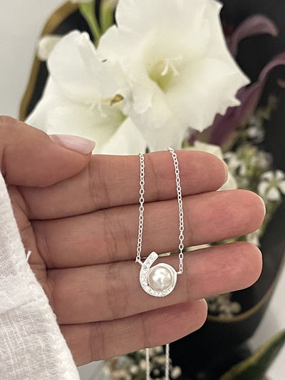 Conjunto cadena y dije perla con micropave 