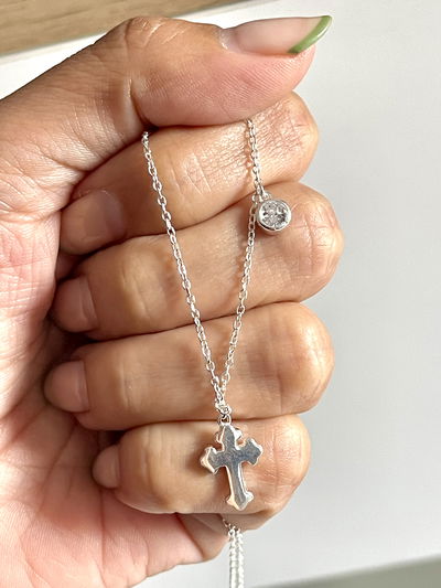 Conjunto dije Cruz y punto de luz 