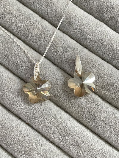 Dije de cristal sw de flor color ámbar 