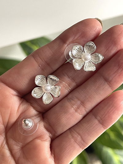 Aros flor con perlas 