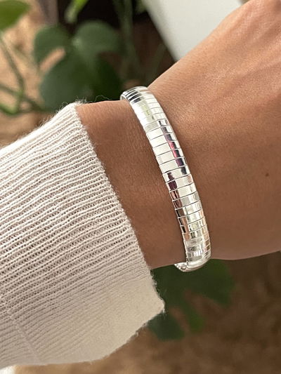 Pulsera semirrígida