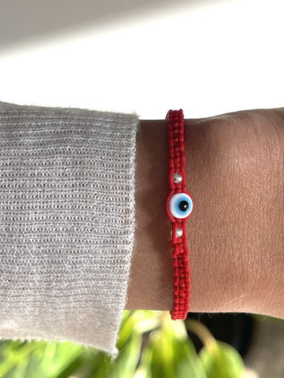 Pulsera roja de protección ojo turco blanco con dos bolitas de plata 925