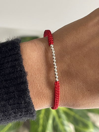 Pulsera hilo rojo con bolitas de 2,5 mm 